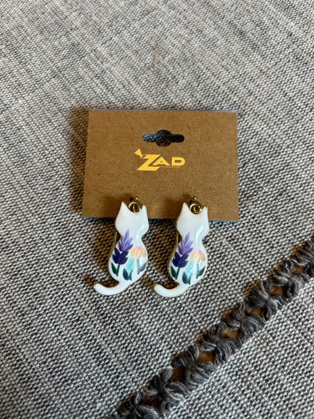 Cute Kitty Cat Earrings White Dangly Earrings Cats Flowers Gold